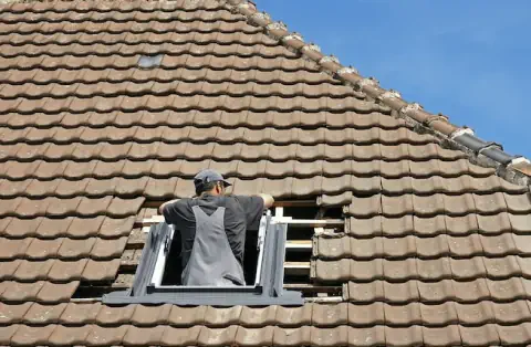 Pose de velux - Savigny-en-Revermont